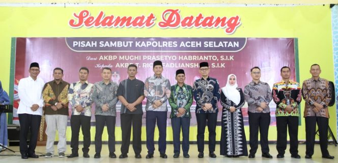 
					Pemkab Aceh Selatan Gelar Kegiatan Pisah Sambut Kapolres, Bupati Mirwan : Semoga Gerak Langkah Kita Bernilai Ibadah