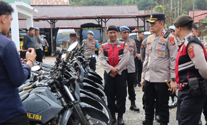 
					Komitmen Jaga Profesionalitas dan Kesiapan Jajaran, Kapolres Asel Lakukan Pengecekan Kendaraan Dinas