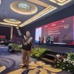 Driketur RSUD Sultan Iskandar Muda Nagan Raya, dr. Dedi Apriadi, M.K.M, Menerima Langsung Penghargaan TOP BUMD WORD 2025. Senin (28/4/2025). | Foto : ikhsan