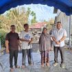 Wakil Ketua DPRK Nagan Raya Said Syahrul Rahmad Kunjungi Rumah Janda Lansia yang Terbakar, Senin (14/4/2025). | Foto : ikhsan