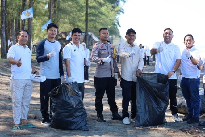 
					Pembersihan Bibir pantai yang dilakukan oleh DPD KNPI Nagan Raya, Minggu, (27/4/2025). | Foto : ikhsan