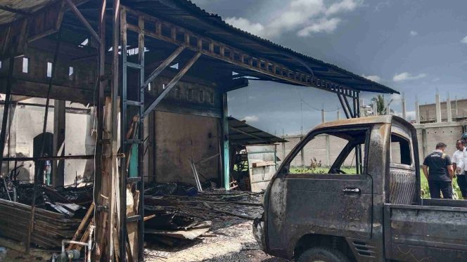 
					Satu Unit Ruko Usaha Papan Bunga Ludes Dilalap Si jago Merah
