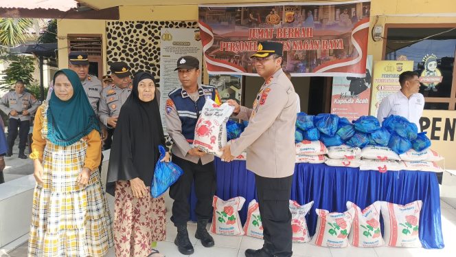 
					Polres Nagan Raya Berbagi dengan Warga Kurang Mampu