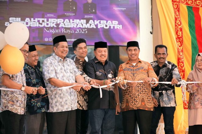 
					Bupati TRK Resmikan Asrama Putri Nagan Raya di Banda Aceh