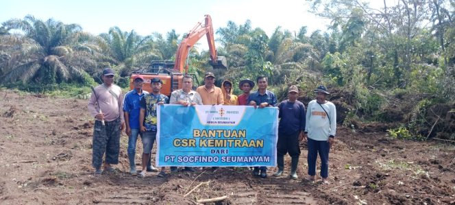 
					Sinergitas dengan Desa Lingkungan Perusahaan, Socfindo Kebun Seumayam Bantu Buka Lahan Jagung Pakan