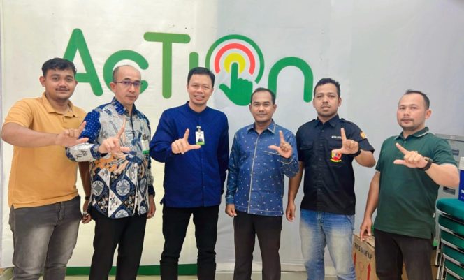 
					Pengurus PWI Nagan Raya Lakukan Silaturahmi ke Bank Aceh Cabang Jeuram, jum'at (20/6/2025). | Foto : Ikhsan