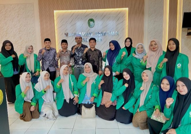 
					Serap Ilmu Hukum Langsung di Lapangan, Mahasiswa STIS Al-Aziziyah Kunjungi Mahkamah Syariah