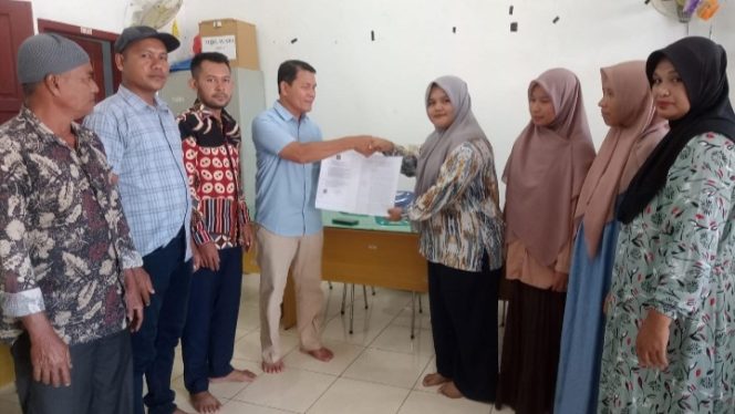 
					15 Desa di Kecamatan Labuhanhaji Barat Terima SK dan Akta Notaris KDMP, Plt. Camat : Koperasi Merupakan Mitra Strategis Pemerintah Desa