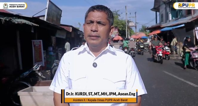 
					Cegah Kecelakaan, PUPR Aceh Barat Perbaiki Jalan Berlobang di Sejumlah Titik Kota Meulaboh