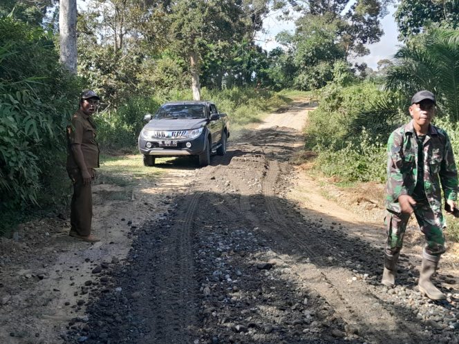 
					Dukung Mobilitas Penduduk, PUPR Aceh Barat Bangun Jalan Melalui Program Karya Bakti Kodim 0105