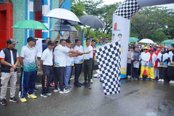 
					Bupati TRK Lepas Ribuan Peserta Jalan Sehat dalam Rangka HUT ke-23 Nagan Raya
