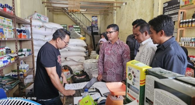 
					Respon Keluhan Warga, Bupati Mirwan Perintahkan Tim Komisi Pengawasan Pupuk dan Pestisida Lakukan Pemantauan Lapangan