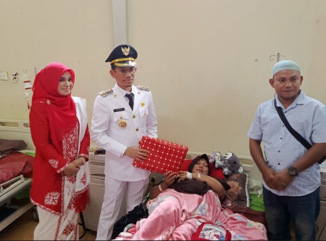
					6 Bayi Lahir di Hari Kemerdekaan RI, Bupati Tarmizi Kunjungi RSUD CND Meulaboh