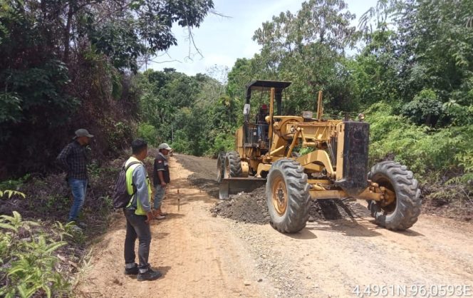 
					Pemkab Aceh Barat Kembali Tingkatkan Kualitas Jalan Blang Mee – Seuradek Woyla Timur