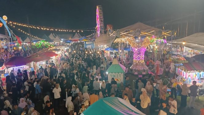 
					Meskipun Hujan Gerimis, Masyarakat Nagan Raya Padati Arena Pasar Malam