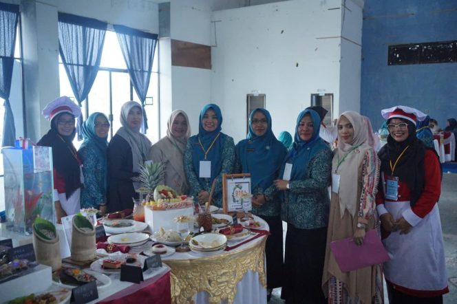 
					Lomba Cipta Menu B2SA dan Serba Ikan Enam TP PKK Kecamatan Bawa Pulang Juara, Seunagan Timur Juara Pertama