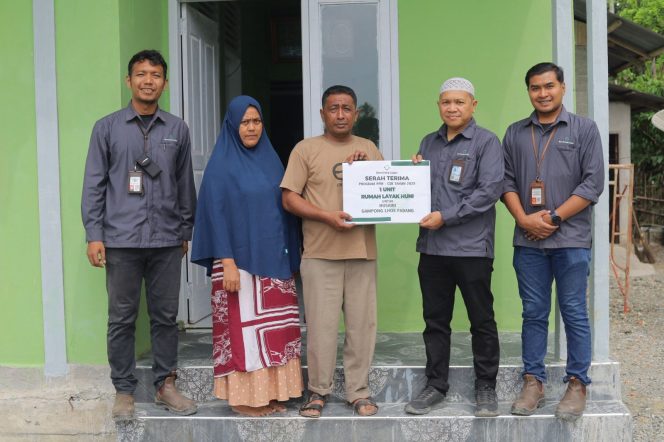 
					PT BEL Serahkan RLH untuk Keluarga Husaini di Gampong Lhok Padang. Jum'at (15/8/2025). | Foto : Ist
