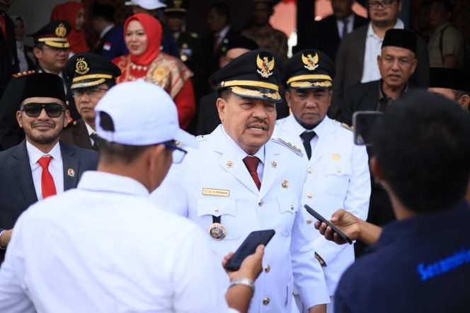 
					Bupati Nagan Raya Apresiasi Aksi Heroik Siswa SD Seumot Panjat Tiang Bendera saat Upacara HUT ke-80 RI