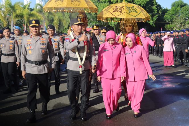 
					Awali Tugas Sebagai Kapolda Aceh, Brigjen Marzuki Ali Basyah Tiba di Polda Disambut Tarian Ranup Lampuan