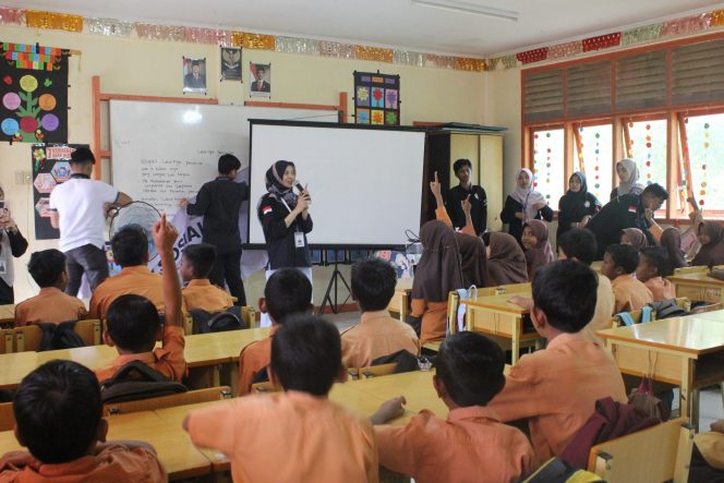 
					PP HIMAB Sambangi Tiga Sekolah di Lamtamot saat Bakti Sosial