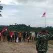 FORKOPIMCAM Seunagan Timur Kibarkan Bendera Merah Putih di Puncak Gunung kila, Kamis (14/8/2025). | Foto: ikhsan