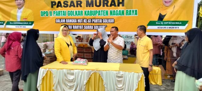 
					Emak Emak Serbu Pasar Murah Partai Golkar Nagan Raya