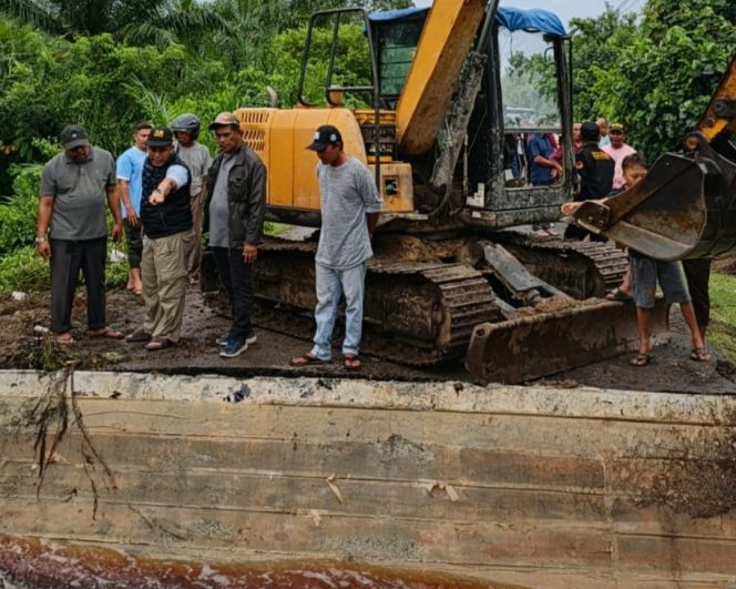 
					Respon Cepat PUPR Aceh Barat Tangani Jalan Putus di Meureubo