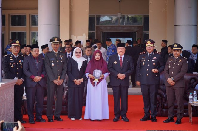 
					Peringati Hari Kesaktian Pancasila, Bupati TRK Serahkan Penghargaan dan Ambulans untuk Puskesmas Alue Bilie
