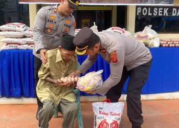 Polres Nagan Raya Gelar Jum’at Berkah, Kali ini Berbagi Kebahagiaan dengan Masyarakat di Mapolsek Darul Makmur 