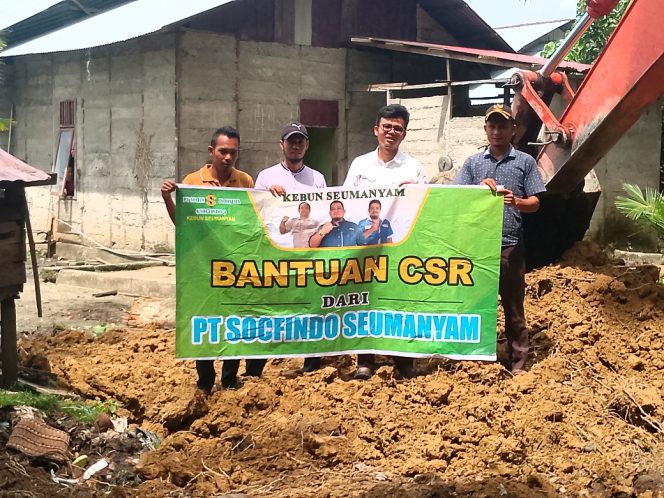 
					Melalui Dana CSR, PT Socfindo kebun Seumayam Keruk Parit untuk Hindari Banjir di Simpang Deli Gampong