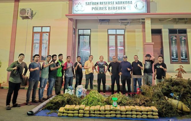 
					Polres Bireuen Amankan 154 Kg Ganja dan Satu Orang Pelaku