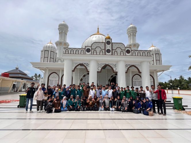 
					Gabungan Mahasiswa Aceh Wisata Religi ke Masjid Jamik Abu Habib Muda Seunagan