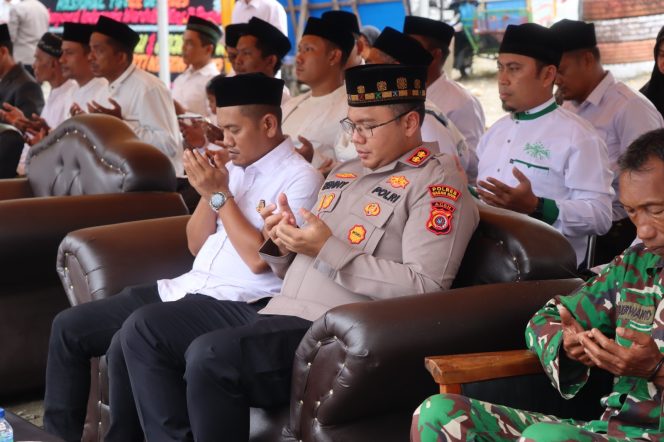 
					Kapolres Nagan Raya Hadiri Upacara Peringatan Hari Santri Nasional di Dayah Safinatun Naja