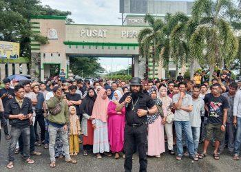 Ratusan Masyarakat Nagan Raya Menggelar Aksi Terkait Penutupan Tambang Emas