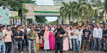 Ratusan Masyarakat Nagan Raya Menggelar Aksi Terkait Penutupan Tambang Emas
