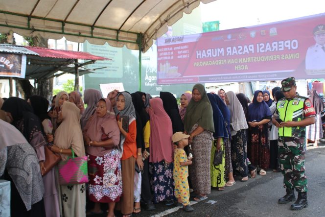 
					Ratusan Warga Nagan Raya Padati Pasar Murah