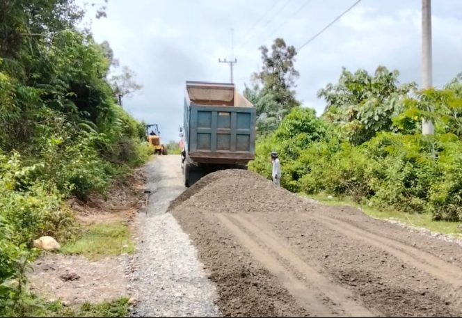 
					PUPR Aceh Barat Lakukan Peningkatan Jalan Penghubung Desa Sarah Perlak-Kajeung