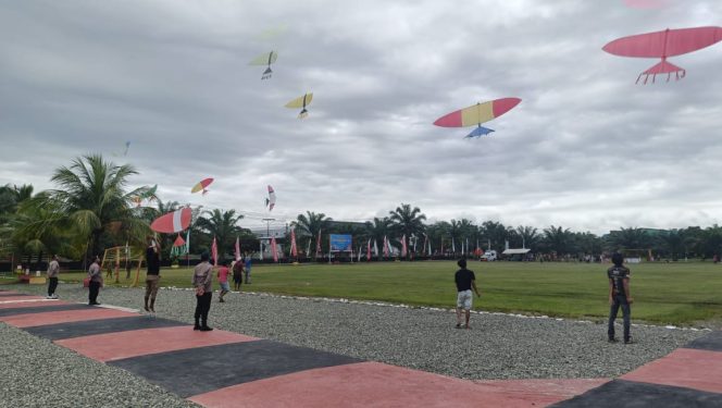 
					Momen HUT Korps Brimob Polri ke-80, Warga dari Tiga Kabupaten Ramaikan Turnamen Geulayang Tunang Piala Danyon C Pelopor 