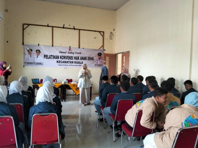 
					Bentuk Dukungan Nyata Camat Kuala untuk KLA, Puluhan Pelajar Tingkat SMA Ikuti Sosialisasi KHA