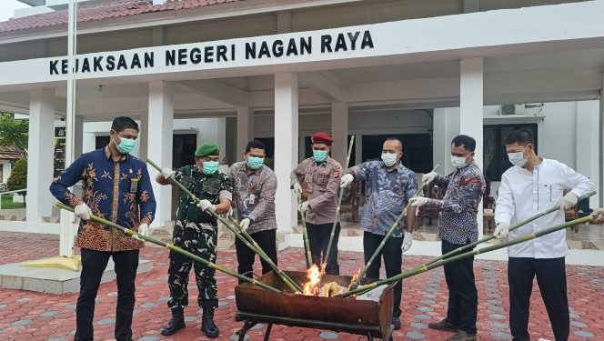 
					Didampingi Perwakilan Forkopimda, Kejaksaan Negeri Nagan Raya Musnahkan BB yang Didominasi dari Kasus Narkoba 