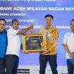 Pimpinan Bank Aceh Cabang Jeuram Raih Penghargaan “Penyalur Zakat Perusahaan Terbanyak” dari PWI Nagan Raya. Rabu, 5/11/2025 . | Foto : Ikhsan