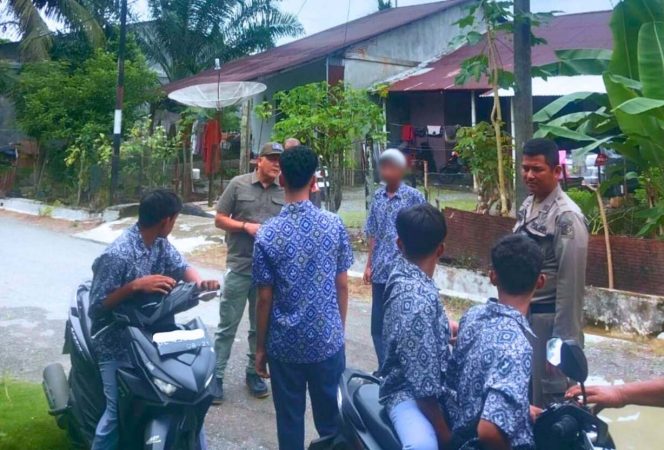 
					Satpol PP-WH Nagan Raya Tertibkan Siswa yang Berkeliaran saat Jam Belajar
