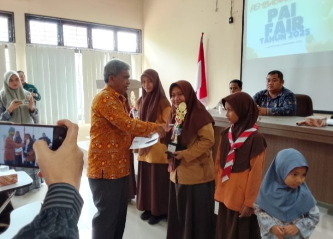 
					Kemenag Aceh Selatan Beri Apresiasi dan Penghargaan bagi Para Juara Lomba PAI FAIR 2025