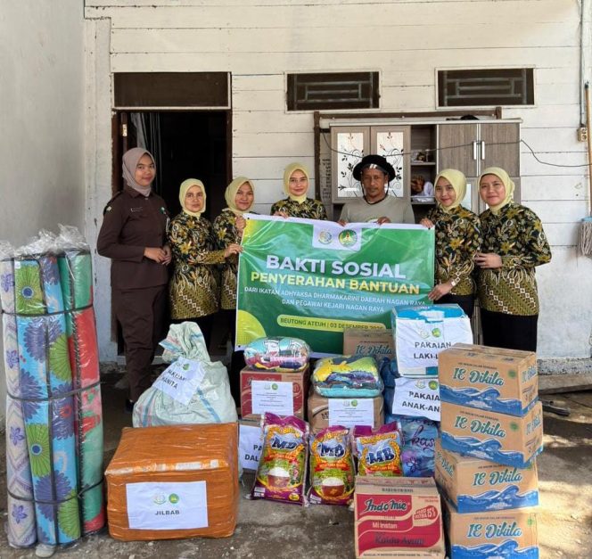 
					Kepedulian Sosial, Kejari Nagan Raya Bersama Ikatan Adhyaksa Dharmakarini Salurkan Bantuan untuk Warga Terdampak Banjir 