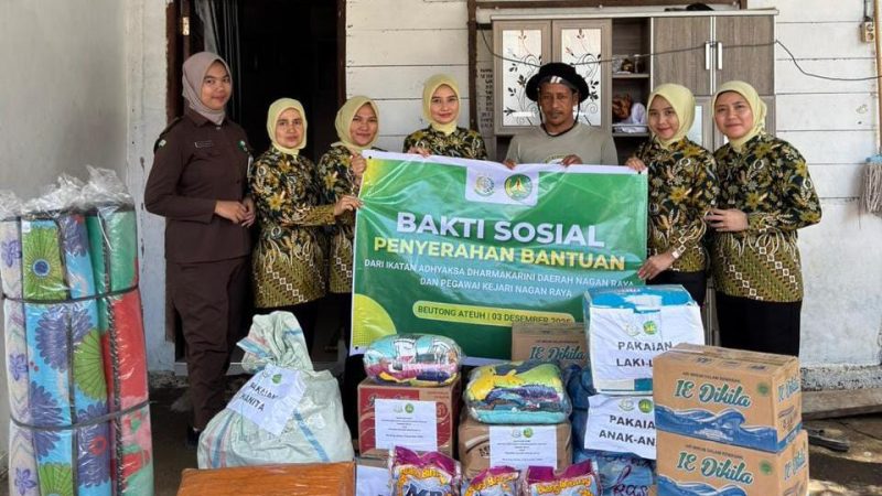 Kepedulian Sosial, Kejari Nagan Raya Bersama Ikatan Adhyaksa Dharmakarini Salurkan Bantuan untuk Warga Terdampak Banjir 