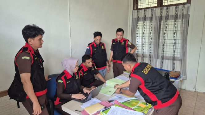 
					Breaking news: Dugaan Tindak Pidana Korupsi Penyalahgunaan Tanah Eks HGU PT USJ, Jaksa Geledah Kantor Pertanahan Nagan Raya