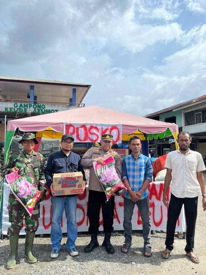 
					Kompak Dalam Kegiatan Perikemanusiaan, Forkopimcam Kuala Salurkan Sembako untuk Masyarakat Terdampak Banjir