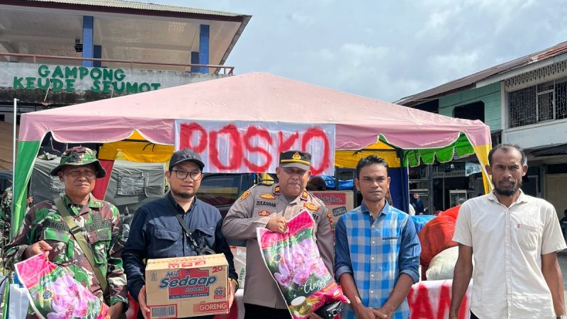 Kompak Dalam Kegiatan Perikemanusiaan, Forkopimcam Kuala Salurkan Sembako untuk Masyarakat Terdampak Banjir
