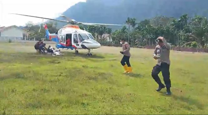 
					Melalui Udara, Polda Aceh Kirim Bantuan Kemanusiaan untuk Korban Banjir, Kali ini di Simpang Jernih Aceh Timur