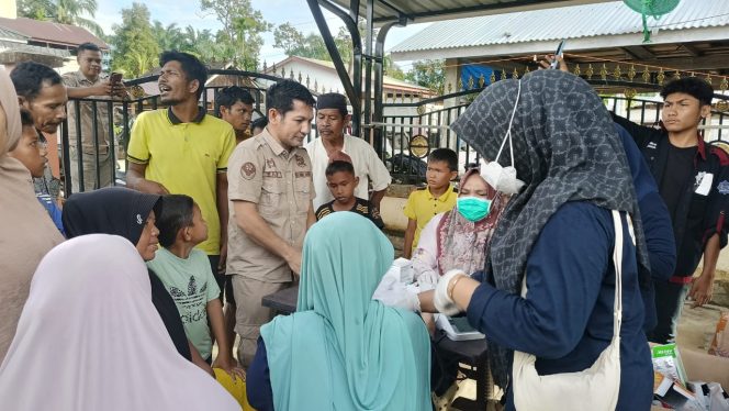 
					Penyintas Banjir Bandang Mulai Terserang Penyakit, Tim Klinik Zaini Mantri Doi Beri Pelayanan Kesehatan Gratis